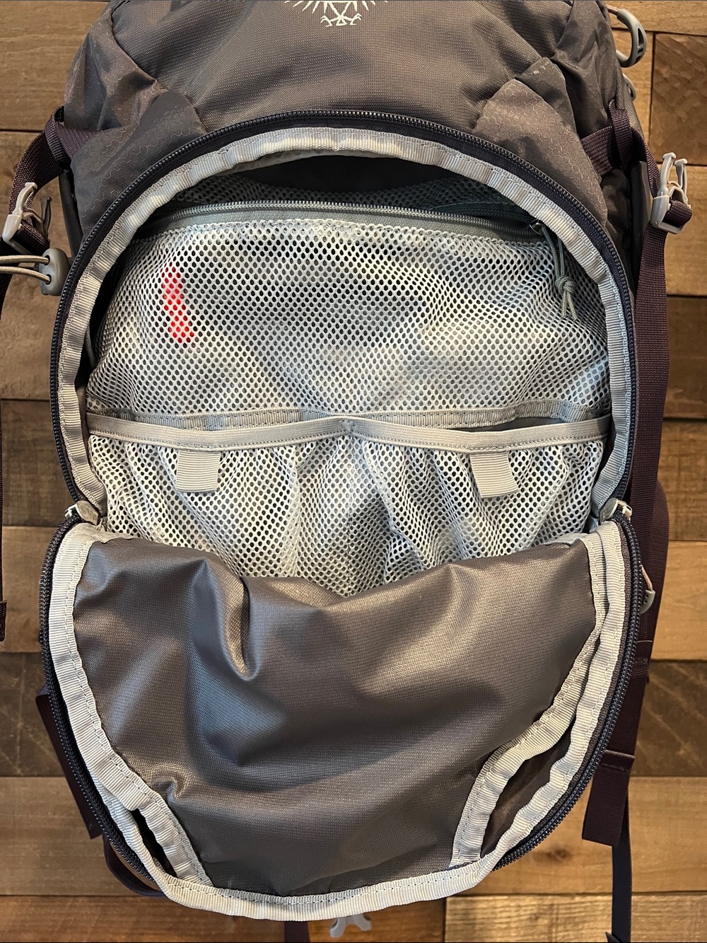 Osprey Women's Mira 32 Pack Backpack with Hydration - Picture 5 of 8